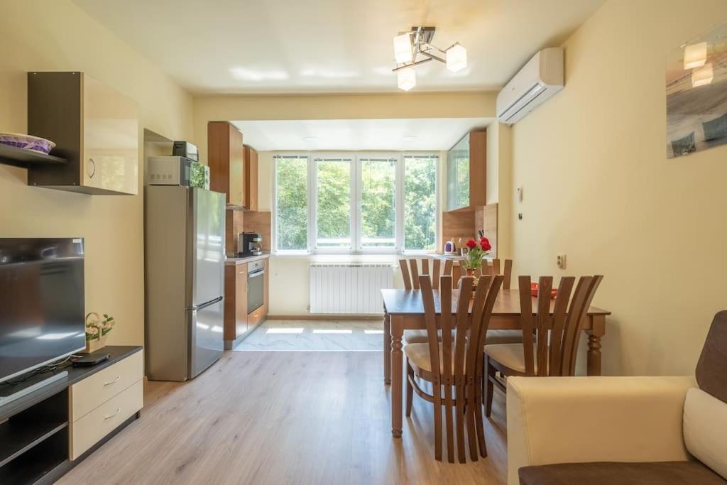 Top Location, Brand New 3 Bdrm Apt & Free Parking София Экстерьер фото